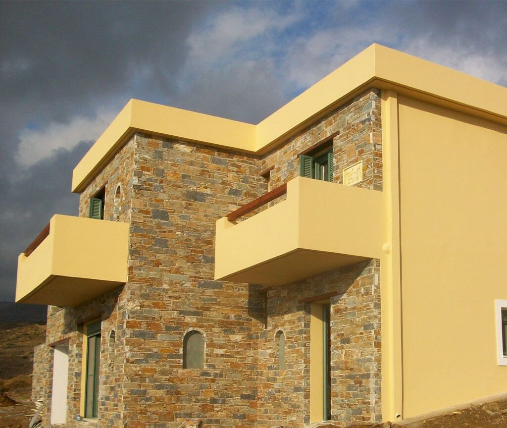 kataskevi monokatikias me ypogeio stin karysto