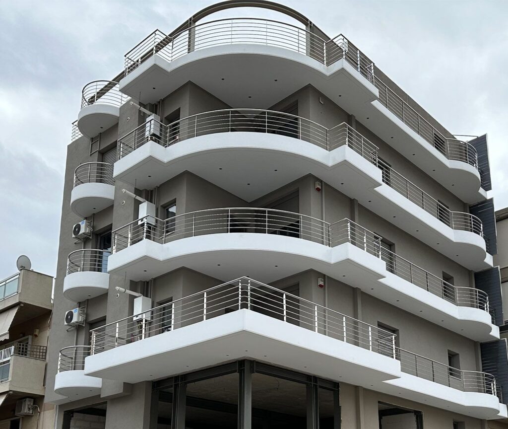 polykatikia peristeri